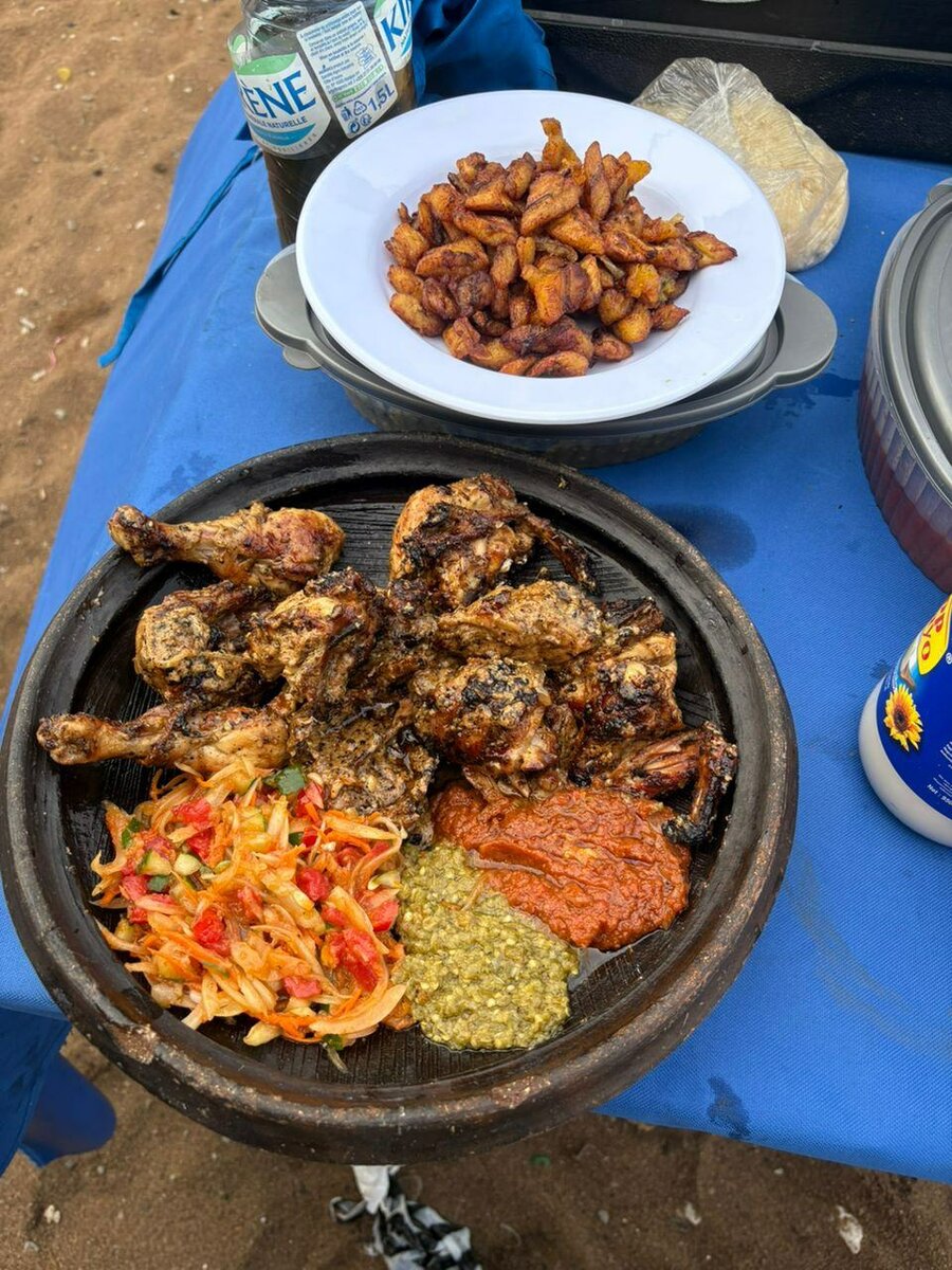 Assiette de Poulet Grillé et Poisson