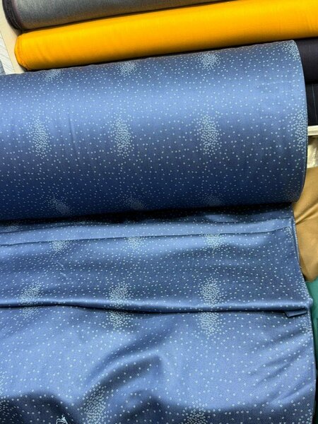 Tissu de satin à motifs