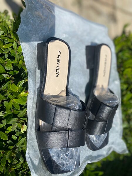 Ladies easy wear sandals