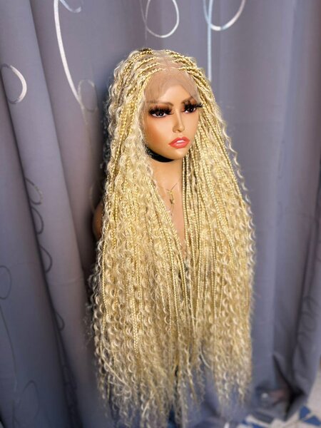 Perruque tressée blonde
