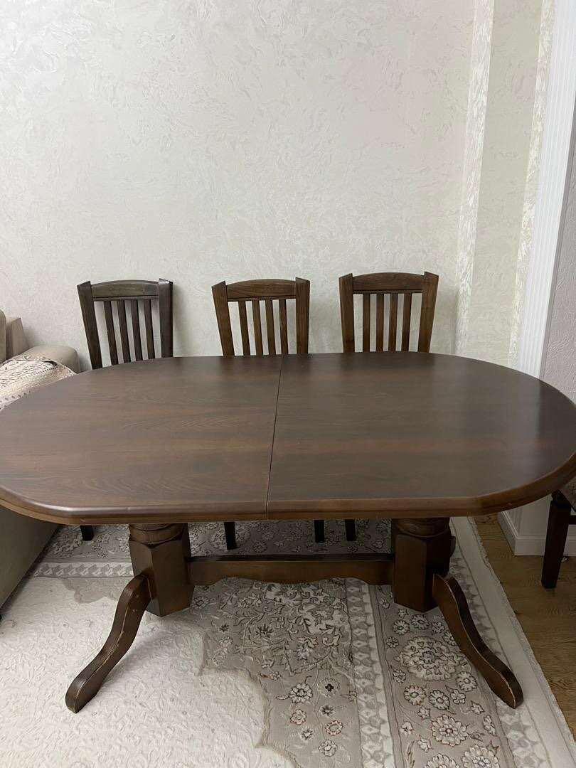 Стол со стульями