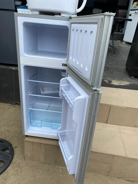 Réfrigérateur compact moderne