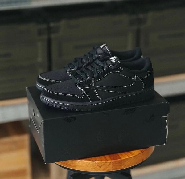 TRAVIS SCOTT x AIR JORDAN 1LOW