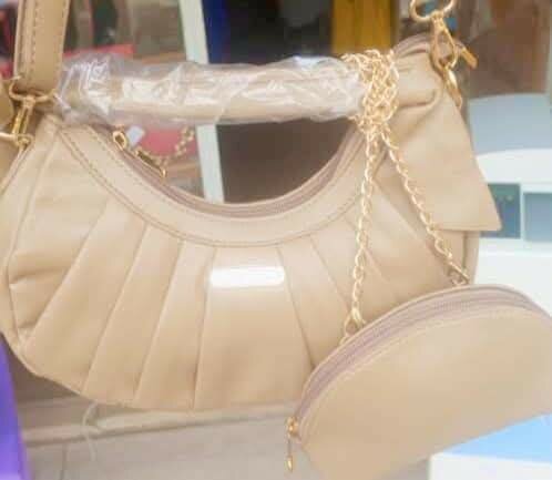 Sac à main élégant beige