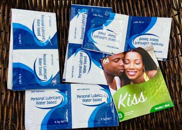 3 préservatifs + 8 lubrifiants