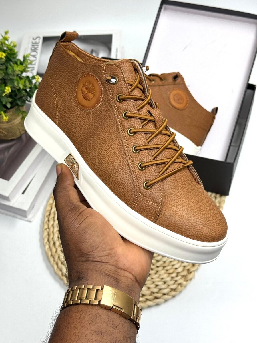 TIMBERLAND BROWN AND WHITE