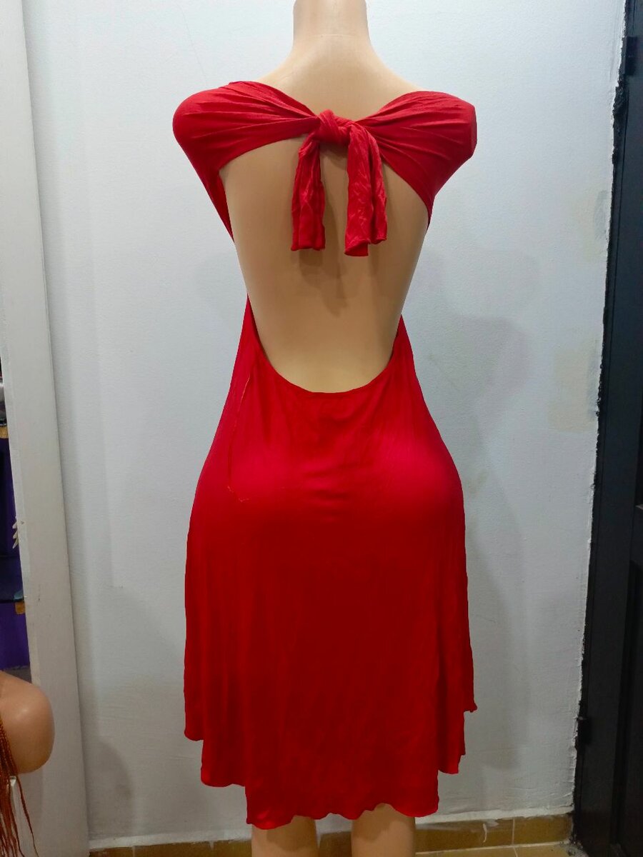 Robe Rouge Dos Nu Élégante