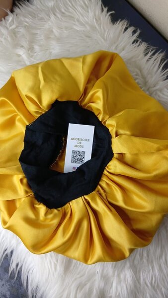 Bonnet en satin réversible