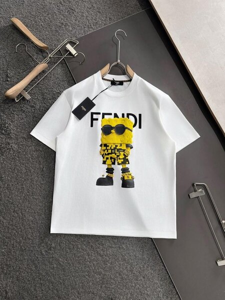 T-shirts Fendi colorés