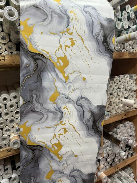 Papier peint marbré gris et or