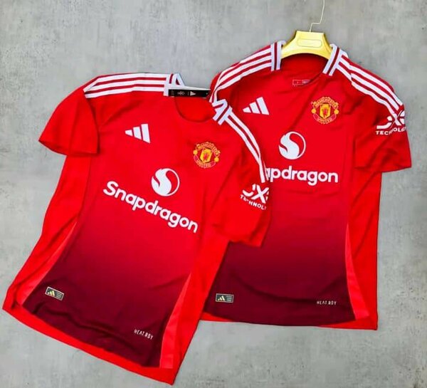 Maillot de football rouge