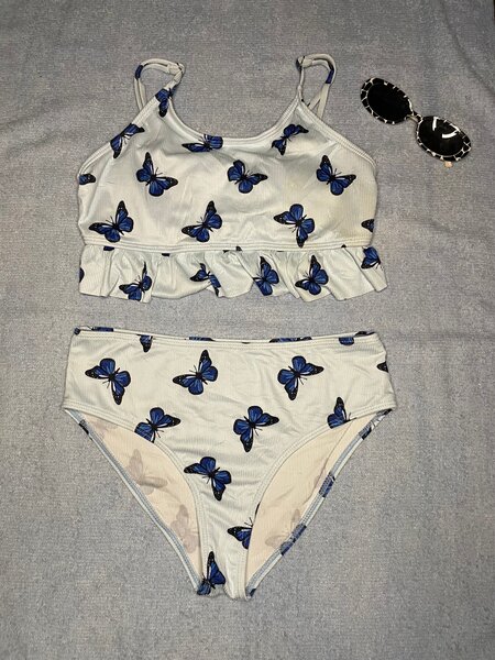 Maillot bleu papillons