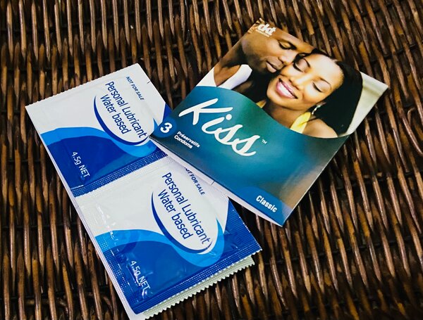 3 Préservatifs+ 2 lubrifiants