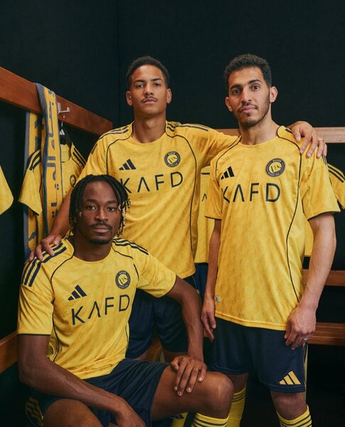Maillots de football jaunes
