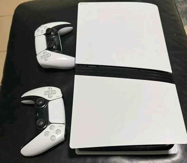 Console PS5 Sony avec Manettes