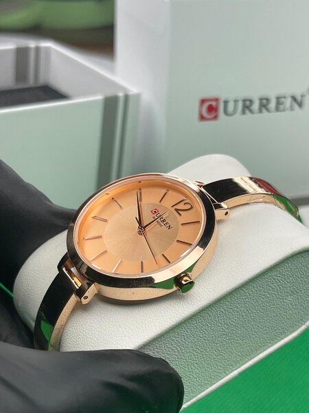 Montre élégante Curren en or