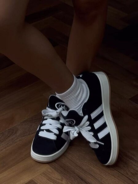 Baskets Noires à Bandes Blanches