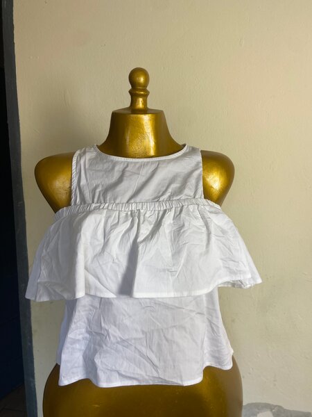 Top blanc à volants
