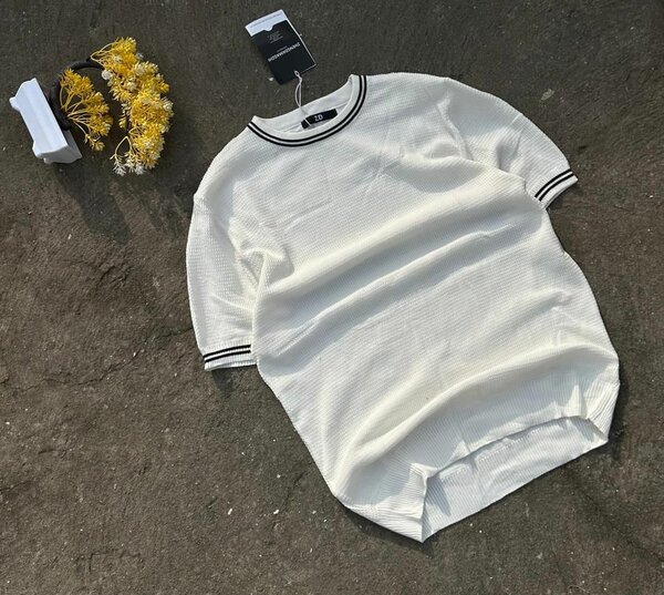 T-shirt blanc moderne