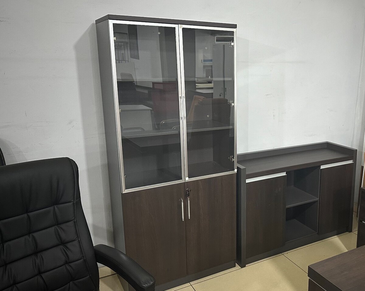 Armoire deux battants semis vitré