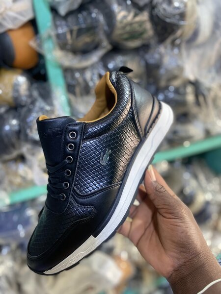 Sneakers cuir noir élégant