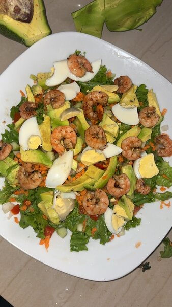 Salade de crevettes et avocat