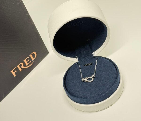 Collier élégant FRED