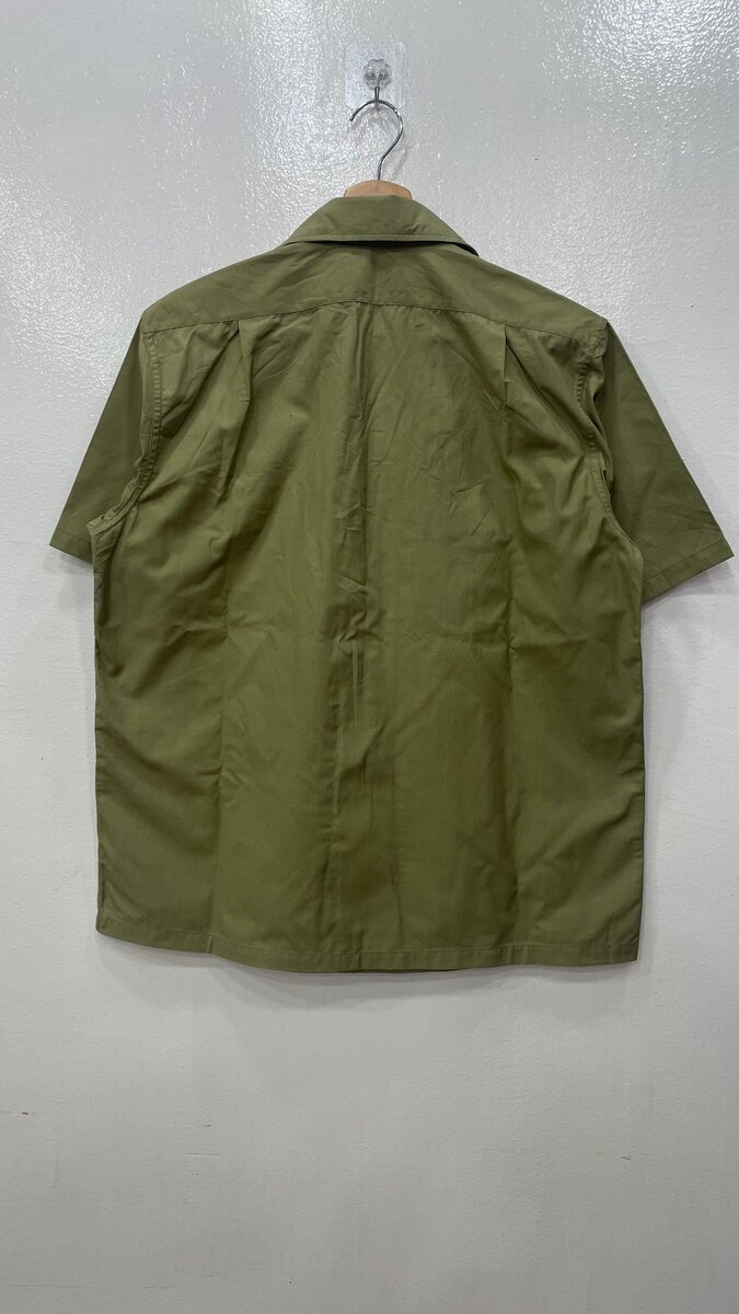 Chemise kaki à manches courtes