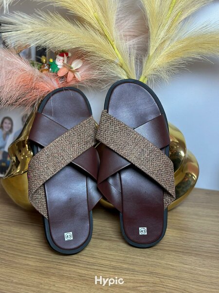 Sandales à lanières croisées