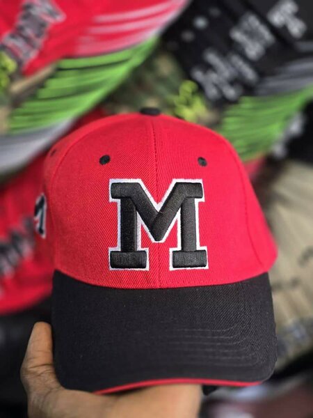 Casquette sportive avec initiales