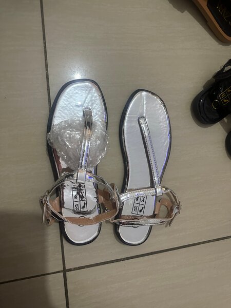 Sandales plates élégantes