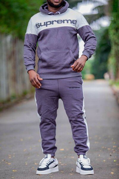 Complet homme disponible à de bon prix