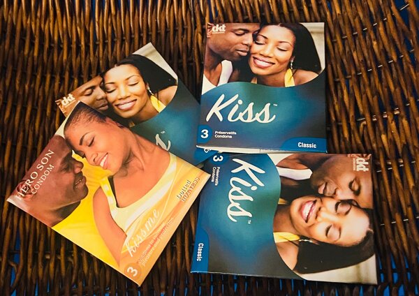 12 préservatifs (4 paquets )