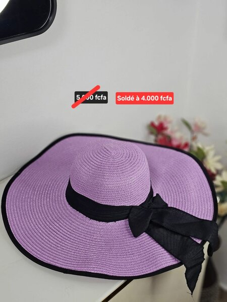 Chapeau d'été violet élégant