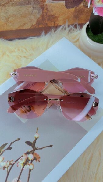 Lunettes de soleil rose