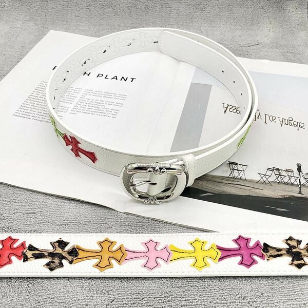 Ceinture en cuir avec croix colorées