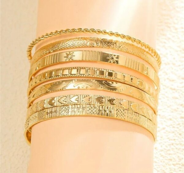 Bracelets dorés ethniques