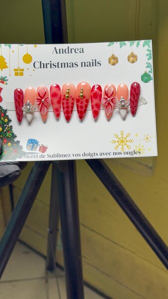 Ongles de Noël Andrea