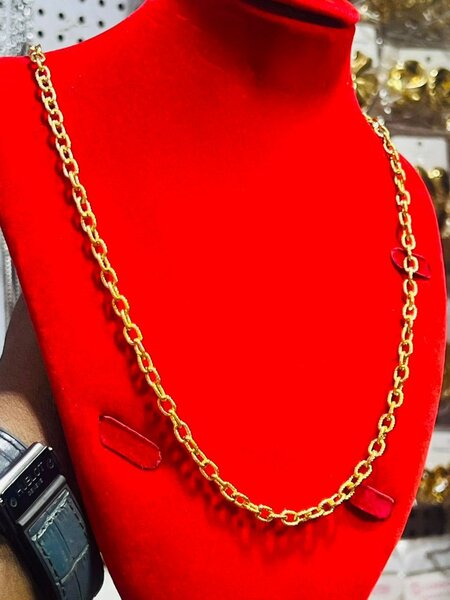 Elegant Gold Chain Necklace