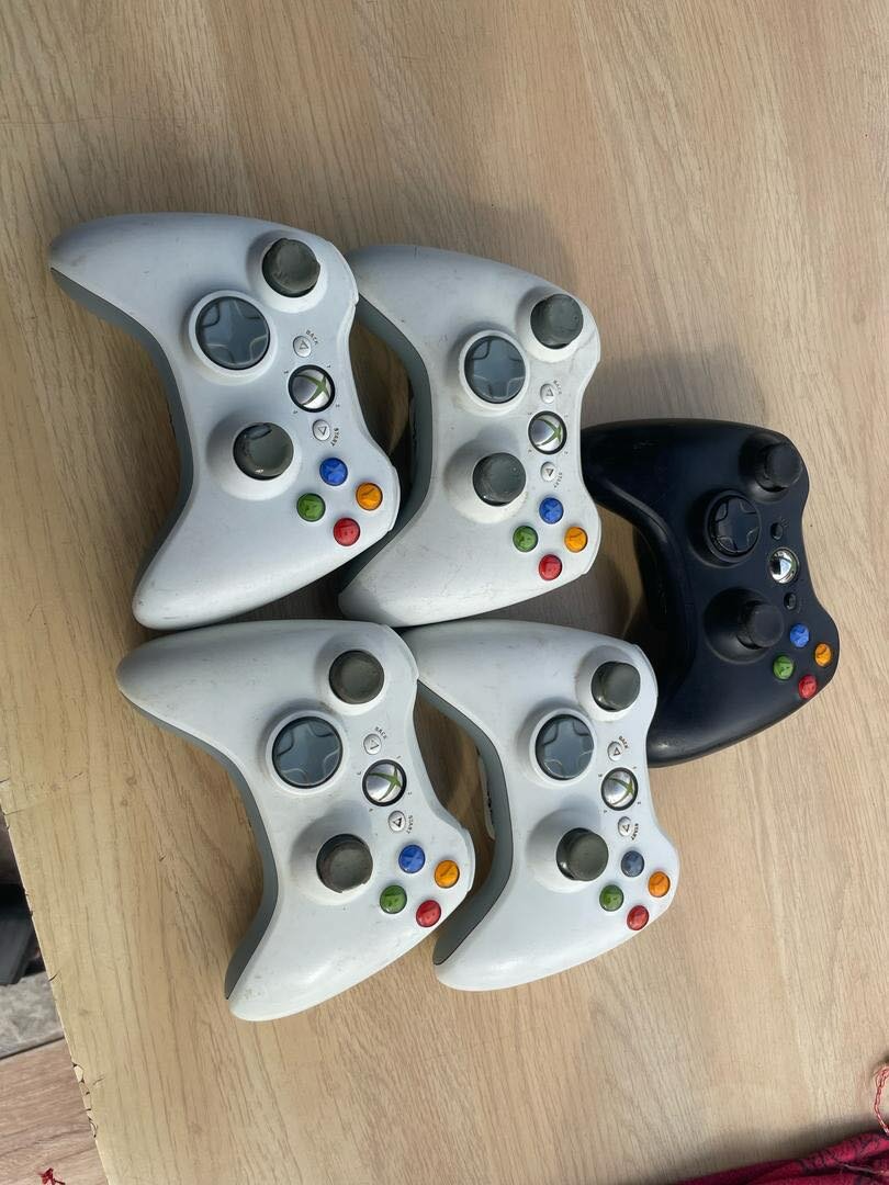 Xbox 360 wireless controllers