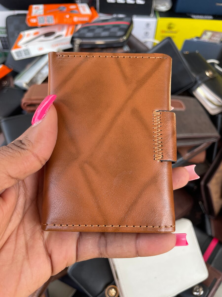 Porte-cartes en cuir marron