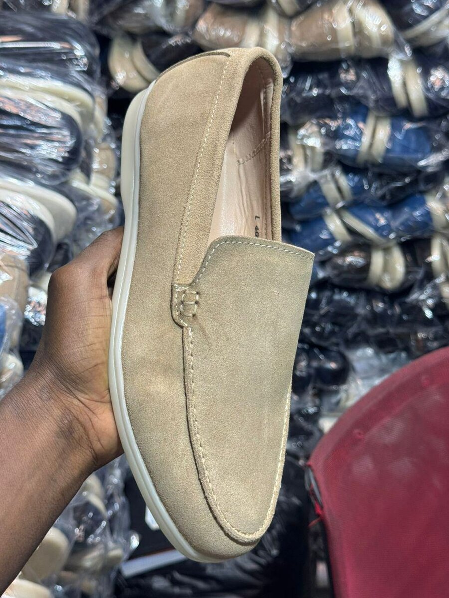 Mocassins en cuir beige élégants