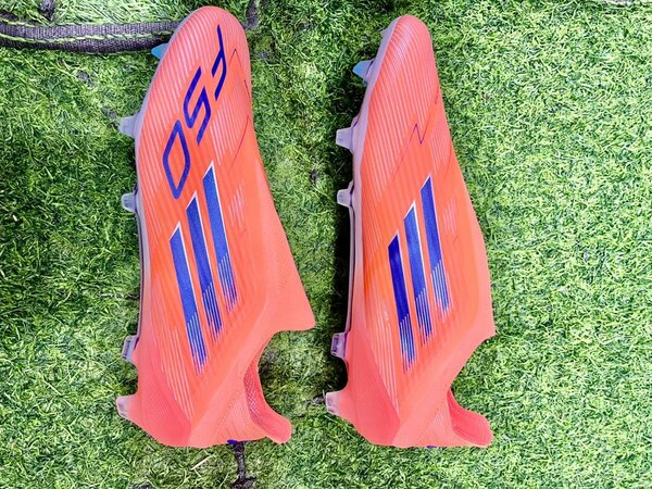 Chaussures de football F50 élégantes