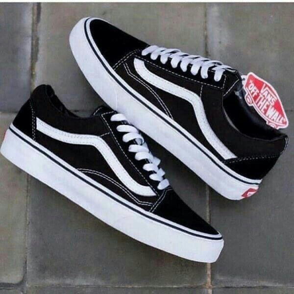 Vans noires et blanches