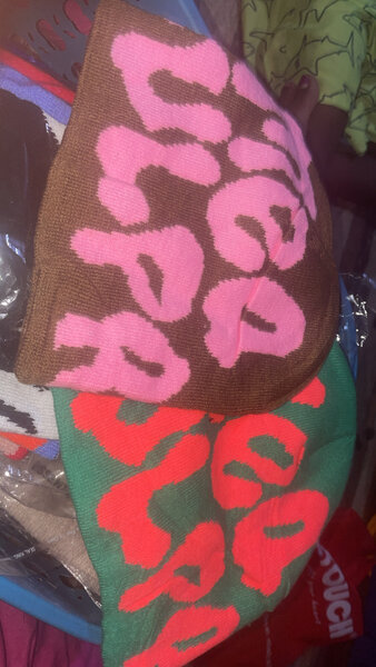 Bonnet en tricot coloré