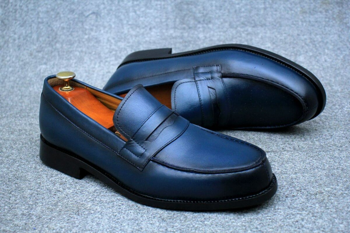 Mocassins en cuir bleu élégant