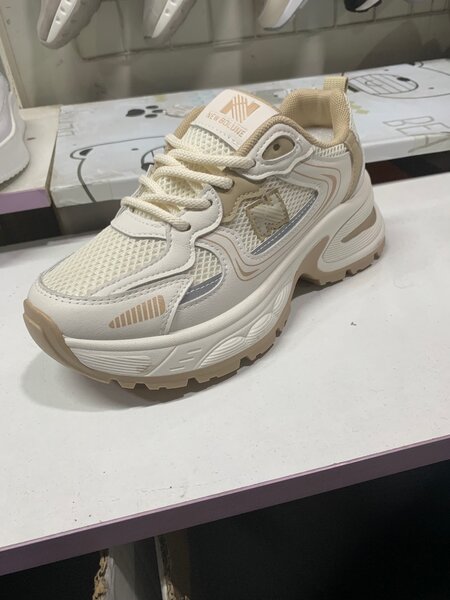 Спортивная летняя и весенняя обувь