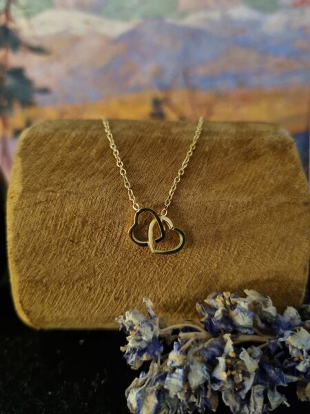 Love intertwined gold necklace for ladies