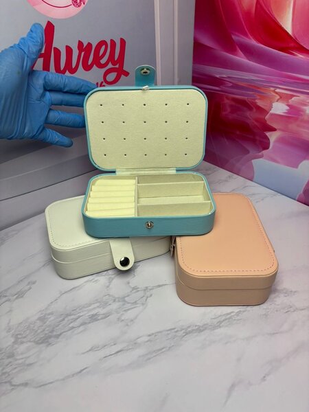 Boîte à bijoux compacte