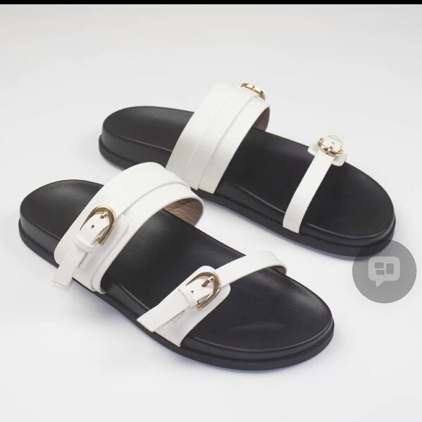 Talons élégants vernis